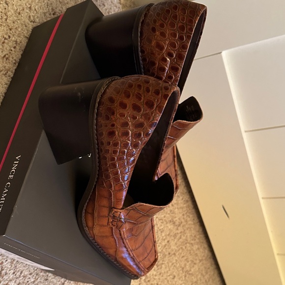 Vince Camuto women Brown Loafers - Picture 3 of 8